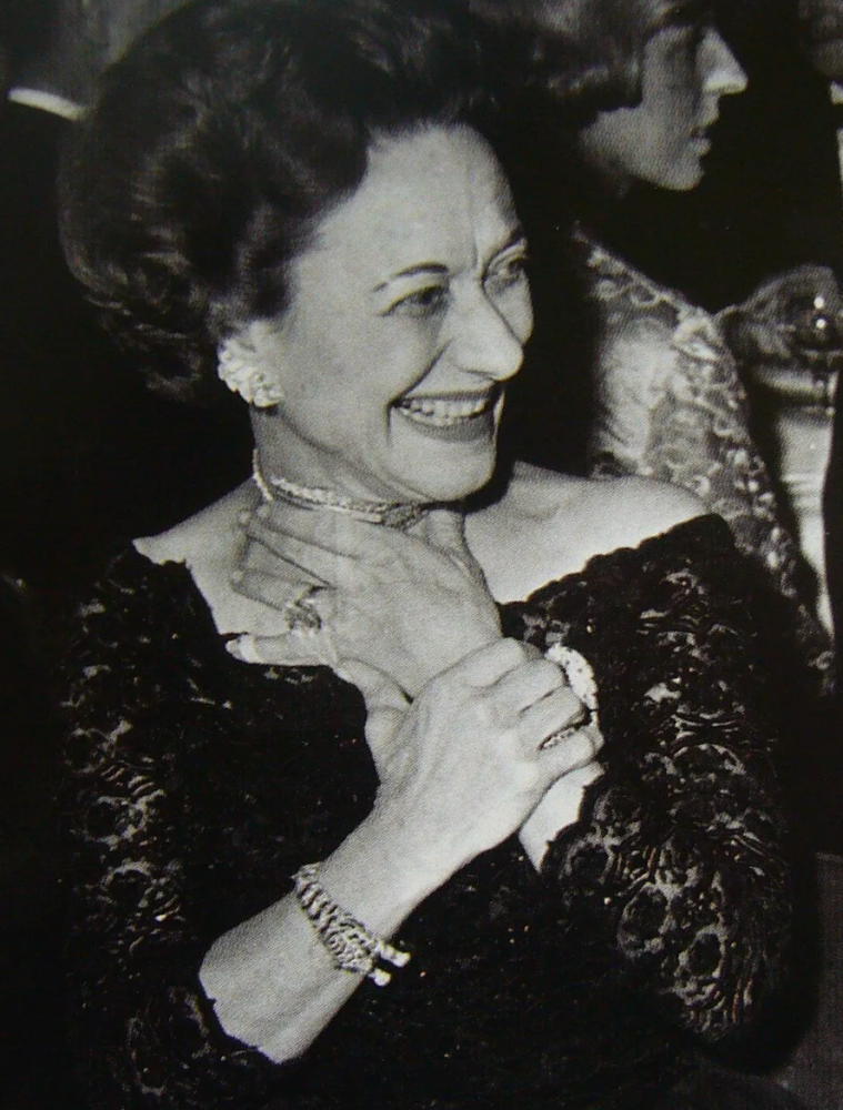The Duchess of Windsor wearing a Cartier panther bracelet, a symbol of confidence and control long before the Panthère watch.