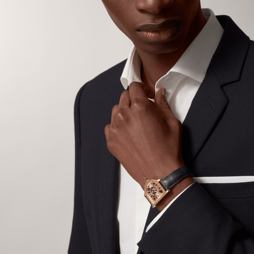 Cloche de Cartier skeleton Ref. WHCC0002 l Large model | hand