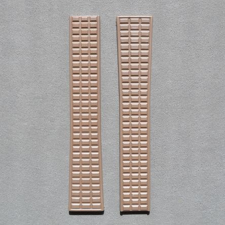 Patek Philippe pearly beige rubber strap, regular size.
