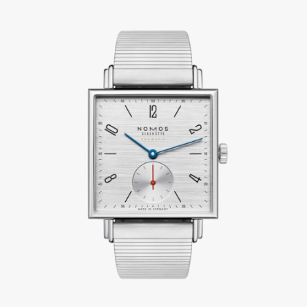 Nomos Tetra Neomatik Ref. 421 in steel with a white silver-plated dial, blued hands, and square 33mm case, paired with a bracelet strap.