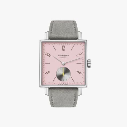 Nomos Tetra – Die Wildentschlossene Ref. 476 featuring its rose pink dial, sunny yellow seconds hand, and velvety grey vegan velour strap.